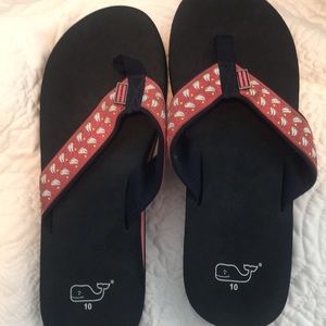 Men’s Vineyard Vines flip flops. Size 10
